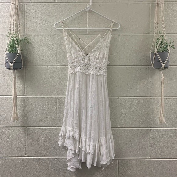 White dress - Picture 1 of 3